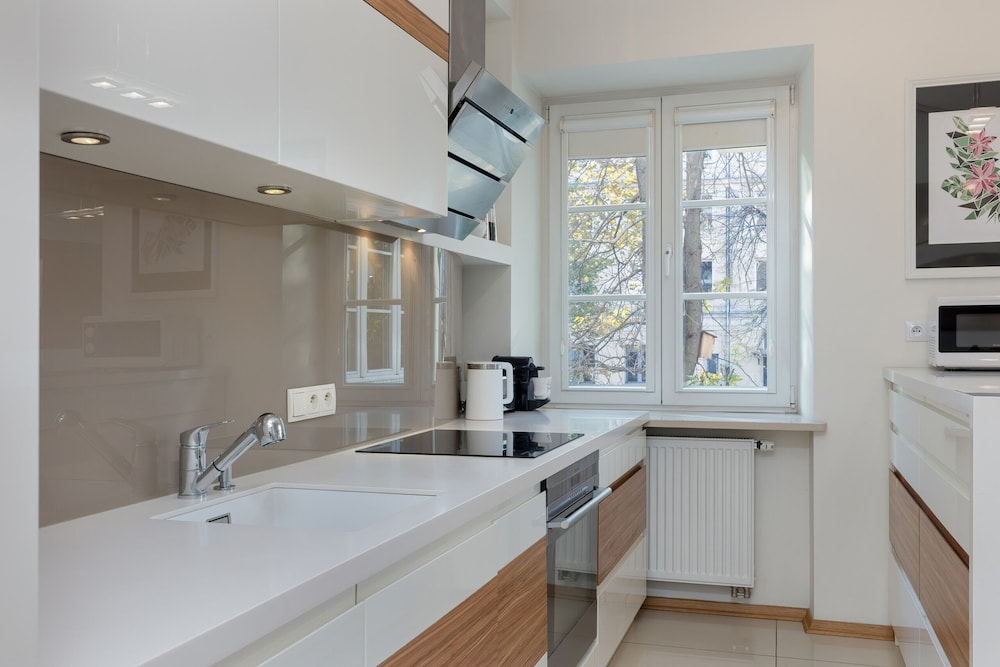 Apartment Nowy Świat Warsaw by Renters view 2