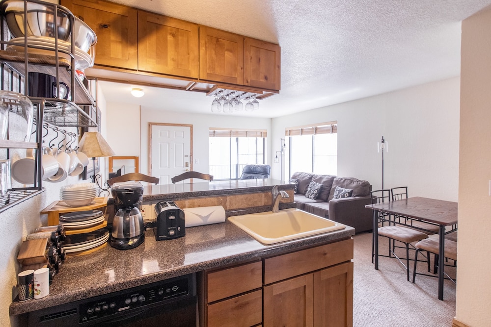 Boomerang Village 201 by Avantstay Ski In/ Ski Out Unit Close to Town! view 4