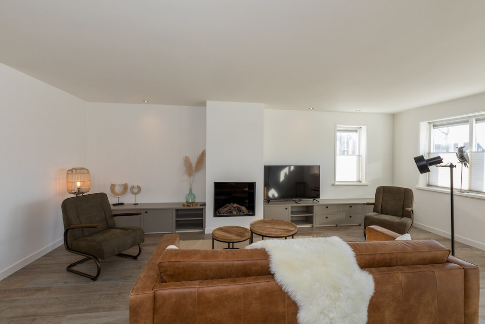 Holiday Home for 8 near Seaside Resort of Oostkapelle-Vrouwenpolder