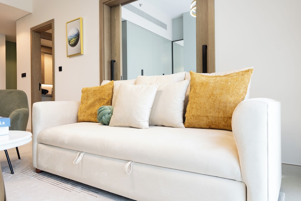 KeyRock Living - Premium Apt with Pool