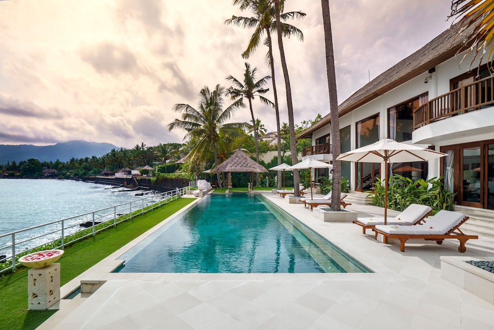 Villa Blanca by Alfred in Bali - Modern Luxury 5 Bdr Oceanfront Villa in Candidasa
