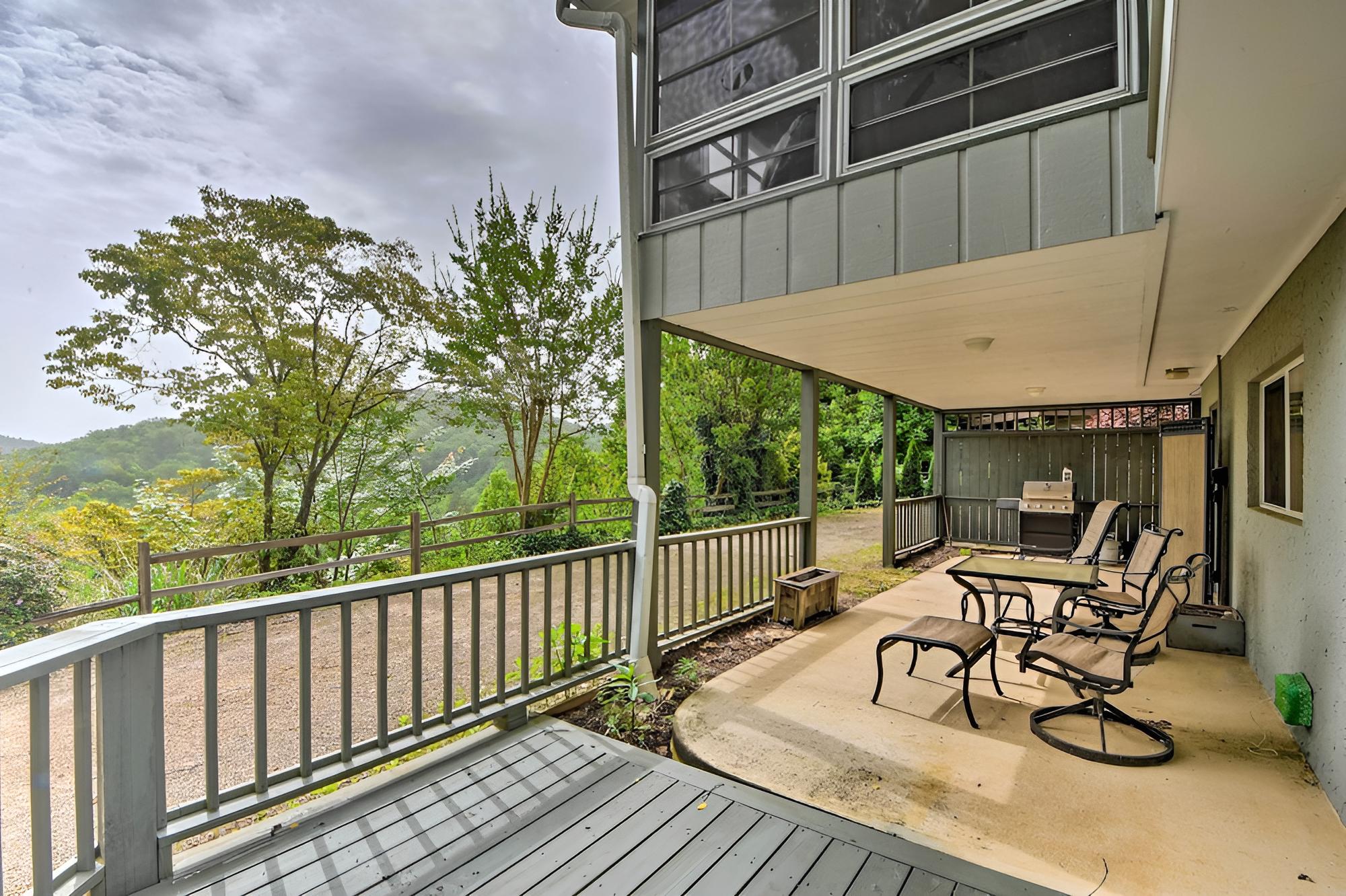 Smoky Mountain Home on 20-acre Lot w/ Poker Room! view 2
