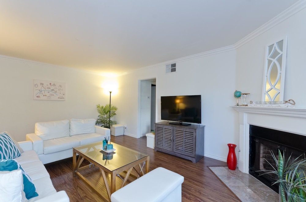 LA037 2 Bedroom Apartment By Senstay - Image 4