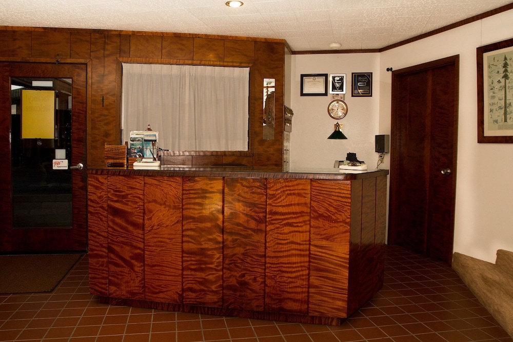 Curly Redwood Lodge view 2
