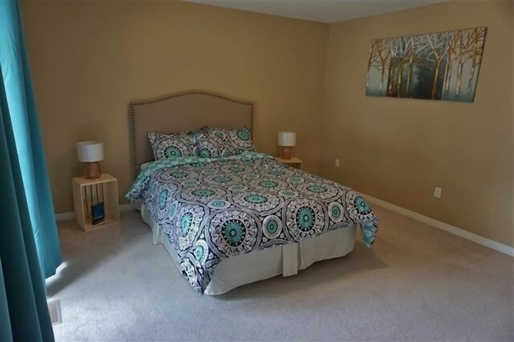 433 Kamaniskeg Lake 3 Bedroom Cottage