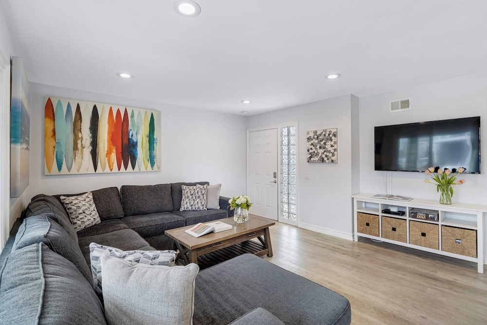 Sleeps 18 Steps to the Beach, Shops & Eateries Ocean Views, Patio, Fire Pit