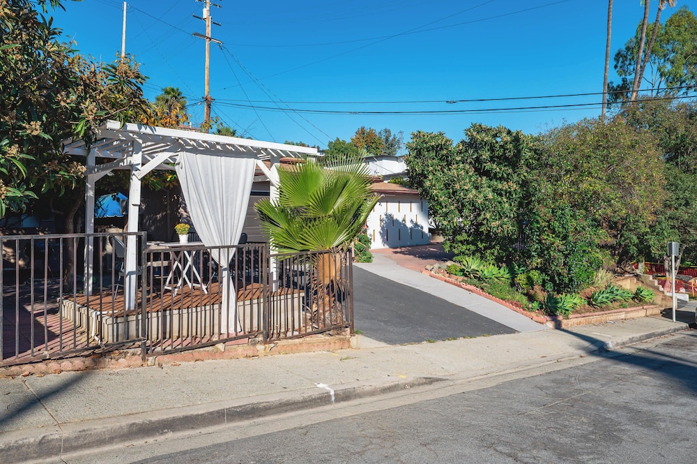 Newly Updated Family Retreat Safe Area Near Dtla