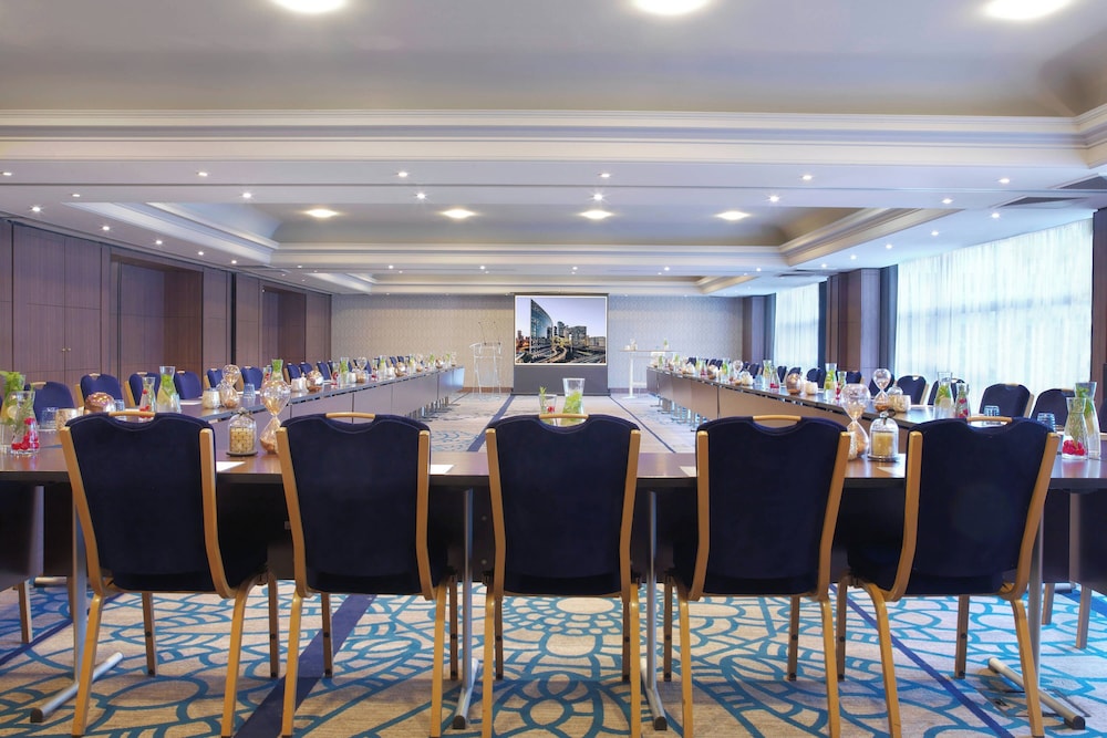 Puteaux Vacations - Renaissance Paris La Defense Hotel - Property Image 2