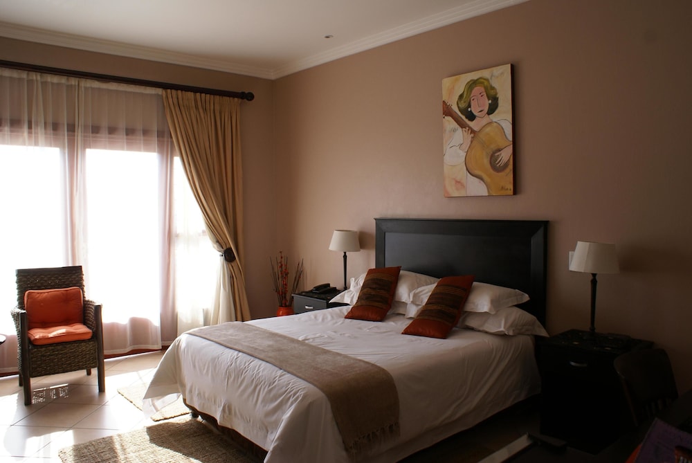 Attache Guest Lodge