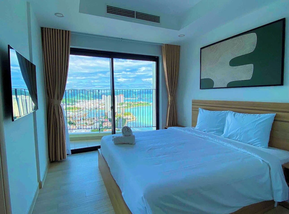 Gold Coast Balcony Serviced Apartment