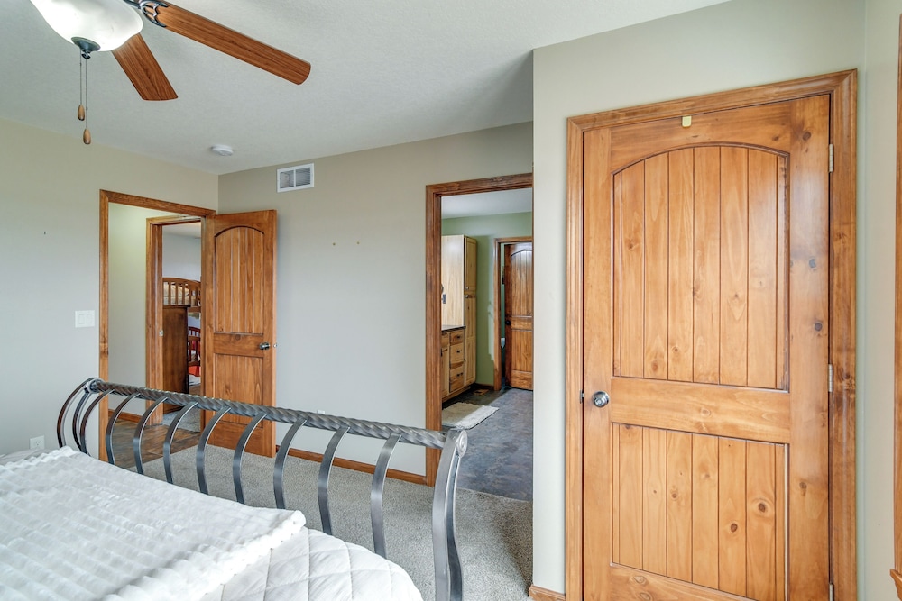 6 Mi to Dtwn Pella: Riverfront Cabin w/ Game Room!