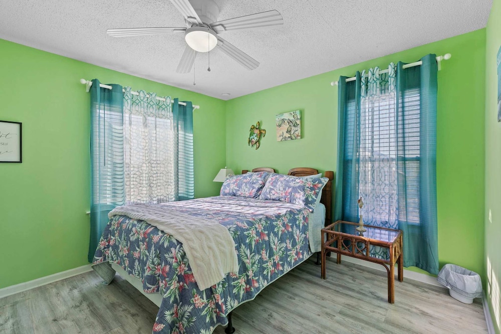 Spacious 2BR Condo With Pool Steps From the Beach