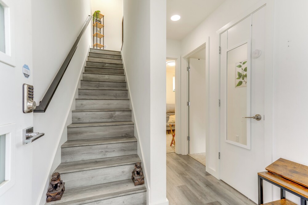 5 Mi to Dtwn: Pet-friendly Townhome in Seattle!