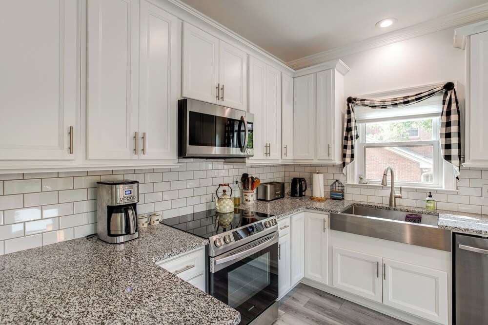 4 Mi to Lake Murray: Pet-friendly Home w/ Pool!