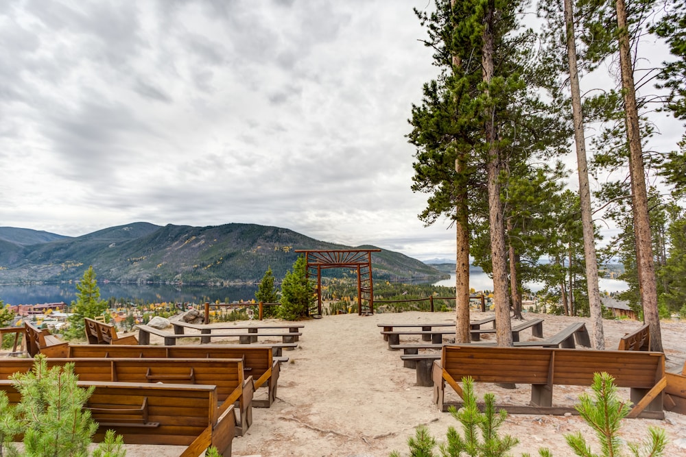 Grand Lake Lodge