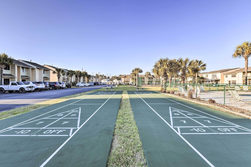Resort-style PCB Townhome: Beach Access & Pools!