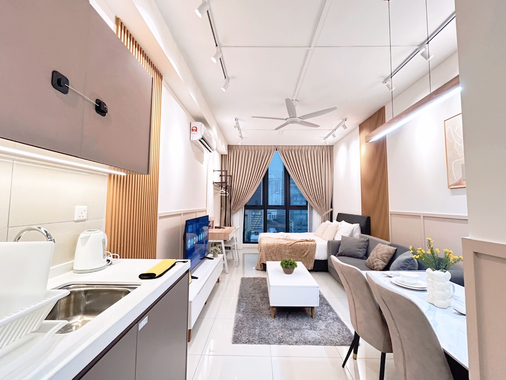 Majestic Residence by Manhattan Group