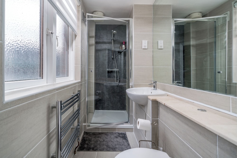Cozy 3-bed flat near Vauxhall Gardens