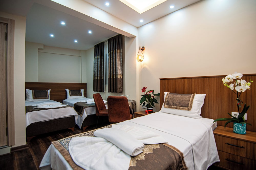 By Historial Hotel - Image 38