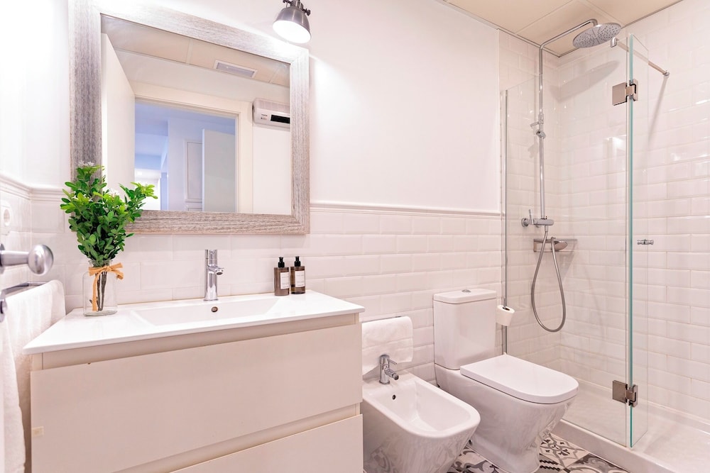 Stunning 2-bedroom Apartment Near Cathedral Zacatin 303