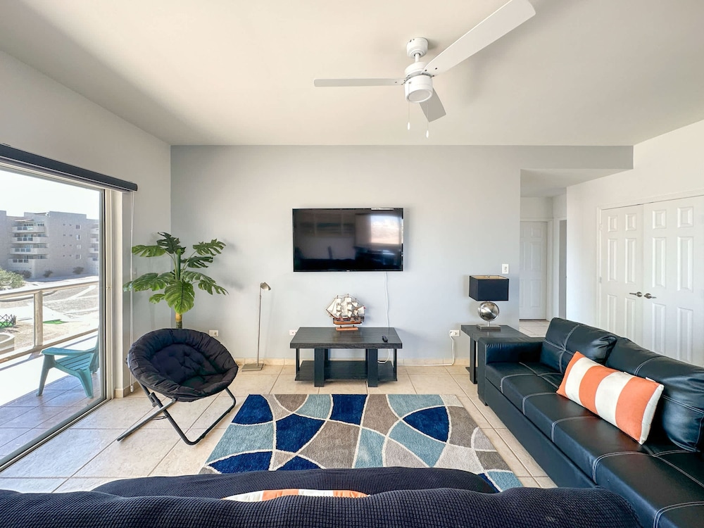 Relaxing Getaway 2BR Condo