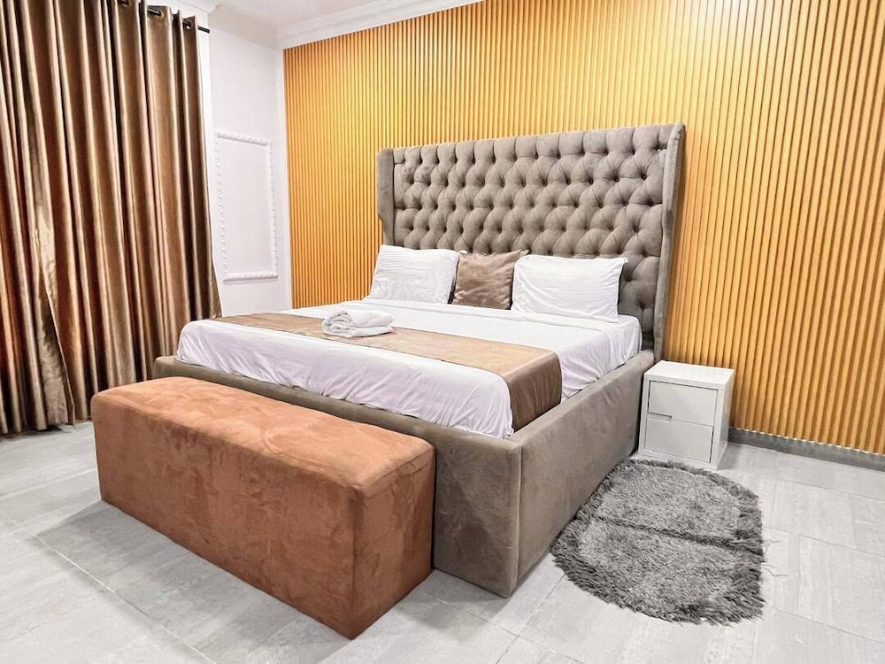 Eazym Shortlet Apartment