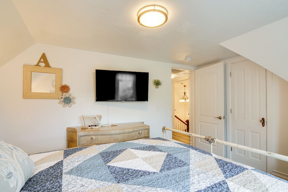 ATV & UTV Parking: Spacious Home in Richfield!