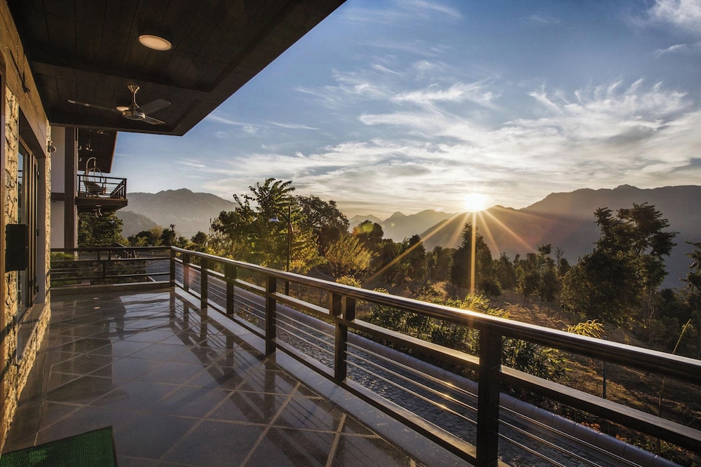 An Extravagant Pushp Villa Overlooking the Ganges