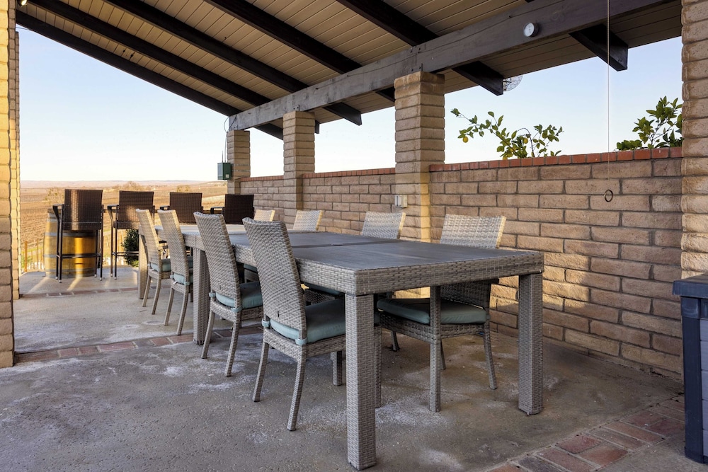 Private Pool, Firepit & Wine Room Near Top Paso Wineries Devi Ranch