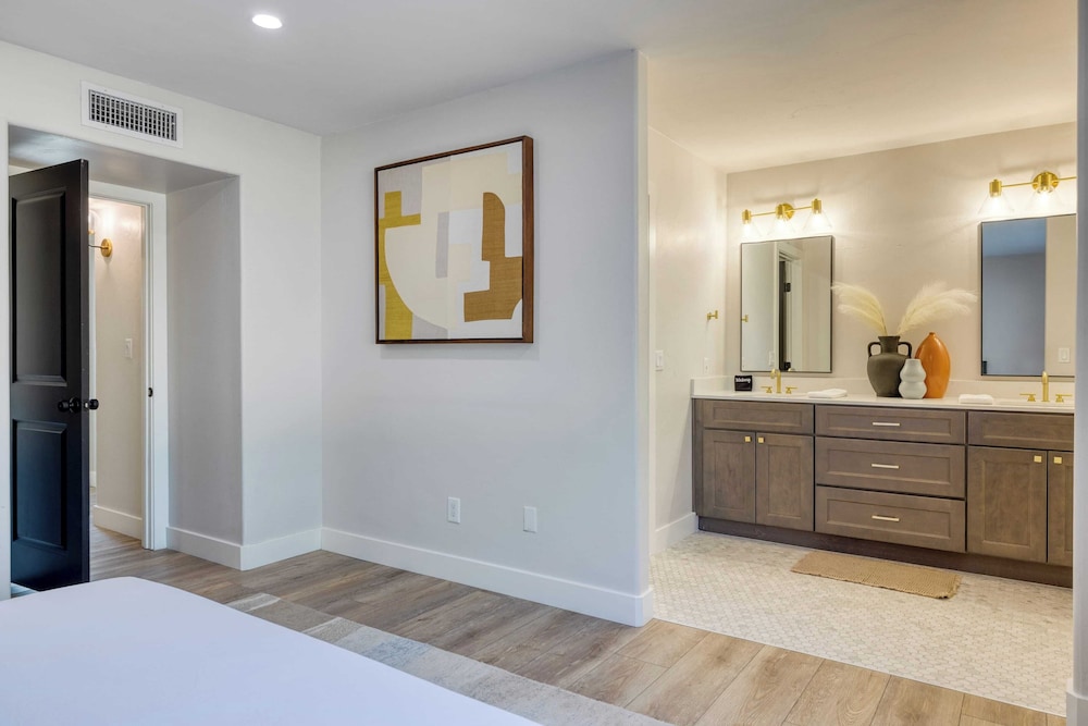 Sol Vista Private Oasis w/ Pool, Putting Green, and Prime Location