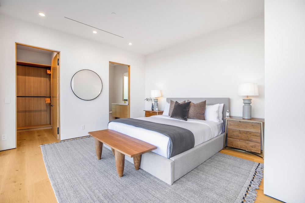 Oak Pass Manor: Indoor-outdoor Luxury With Pool, Sauna & Panoramic Views