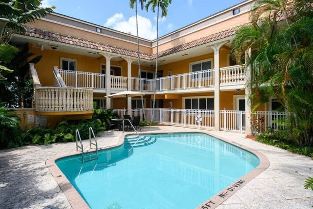 Spacious Beach Apt in Las Olas Blvd