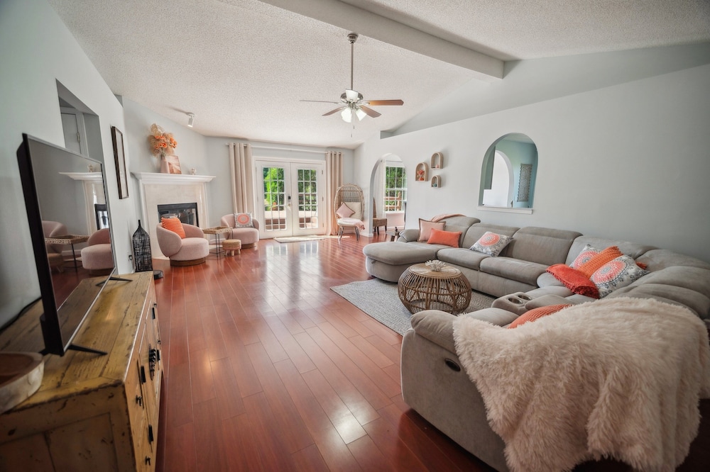 Pondside Perch - Your Waterfront Retreat 3 Bedroom Home