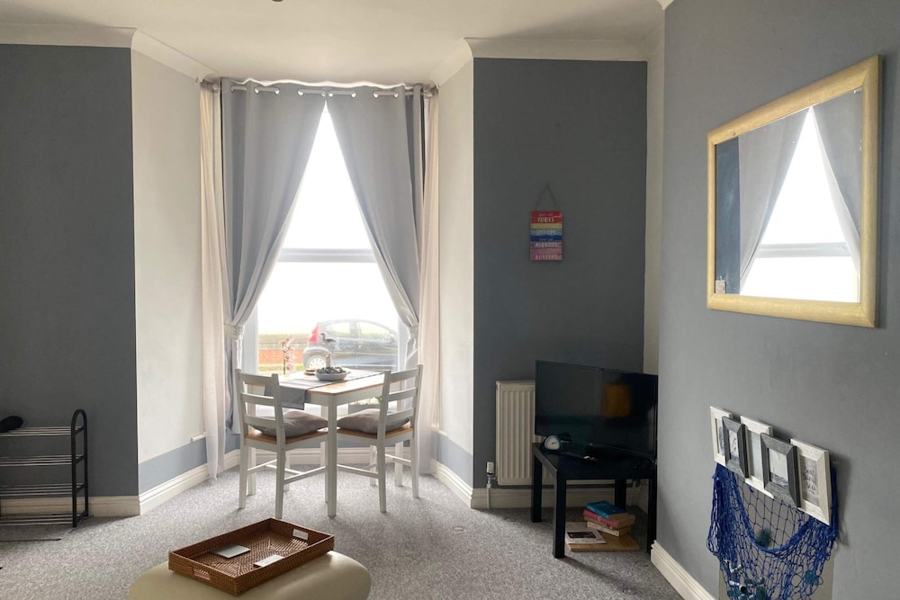 Beachfront Bolthole With Seaview in Idyllic Hythe view 5