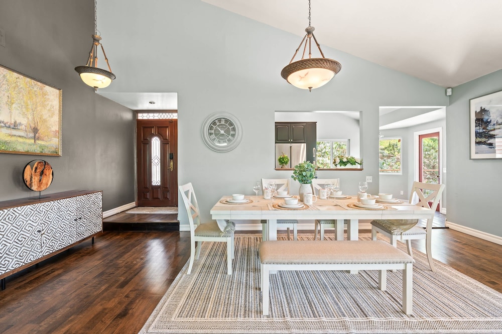 Mountain View Family Retreat w Game Room Scenic Decks