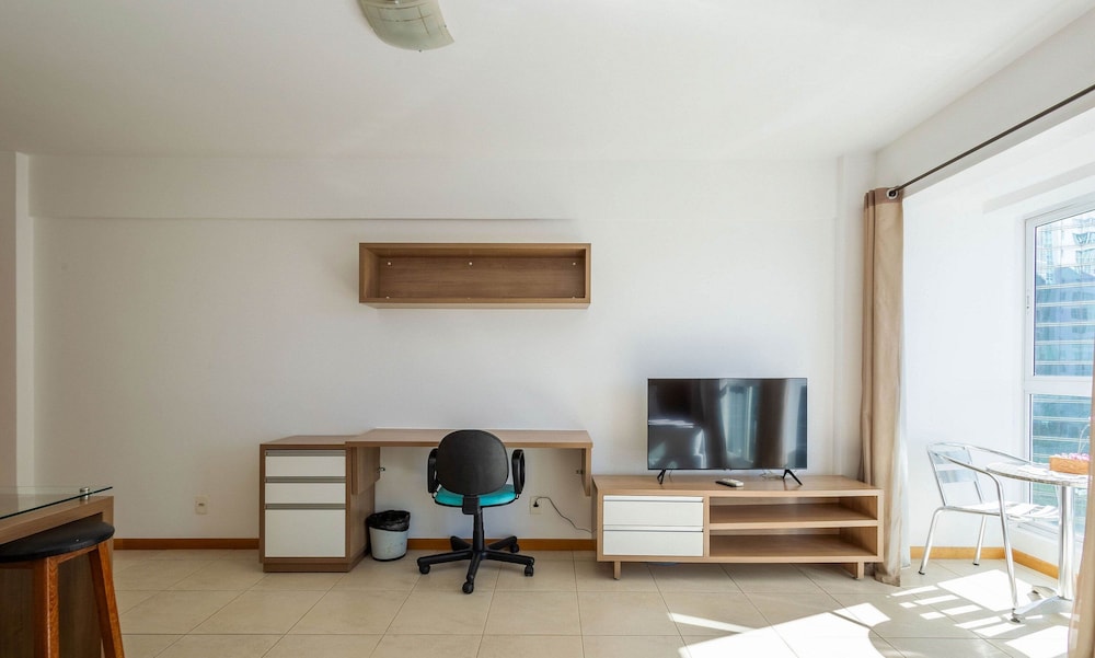 Studio em cond. c/ Academia, Asa Norte SMZ407