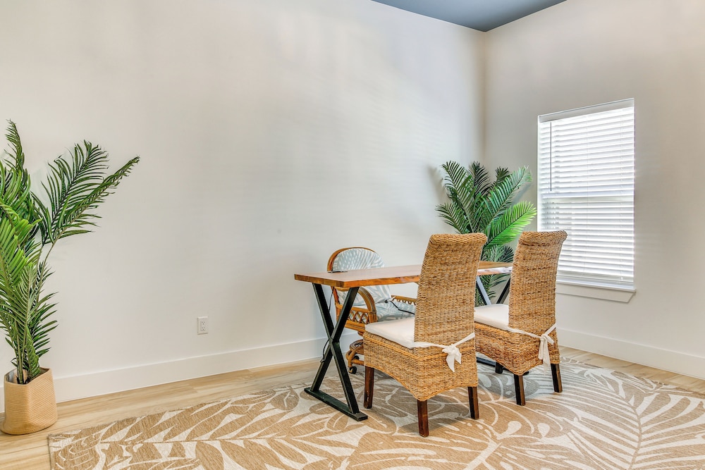 1 Block to Beach: South Padre Island Paradise!