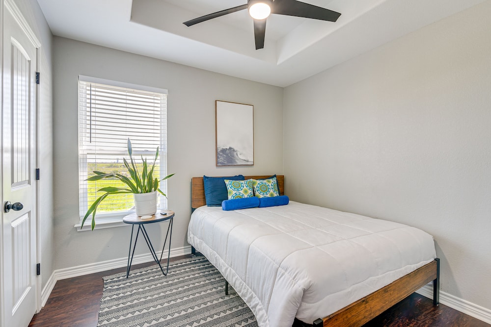 Near Beach Access: Galveston Home w/ Grill & Patio