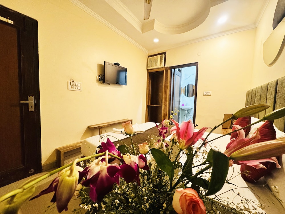 Staybook Hotel Jai Balaji New Delhi Railway Station