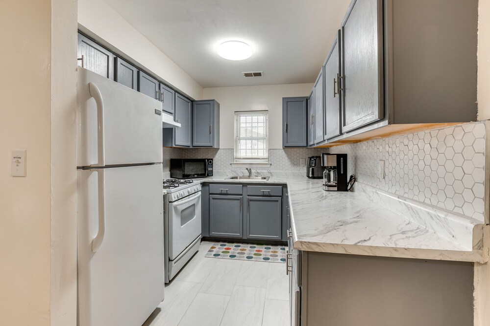 Cozy Newark Getaway ~ 15 Mi to Manhattan! view 5