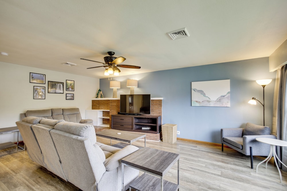 Willamette Valley Family Home w/ Fenced Yard