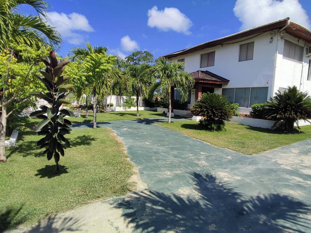 Natural Pool Villa Perfect for Families