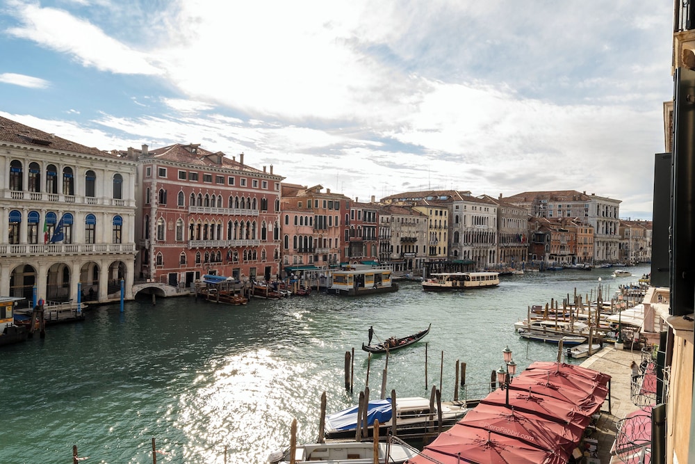 Rialto Grand Canal by Wonderful Italy