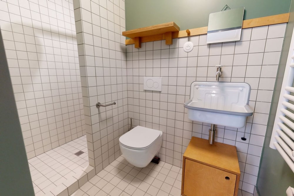 Altido Pleasant 1-bed Flat w Shared Courtyard