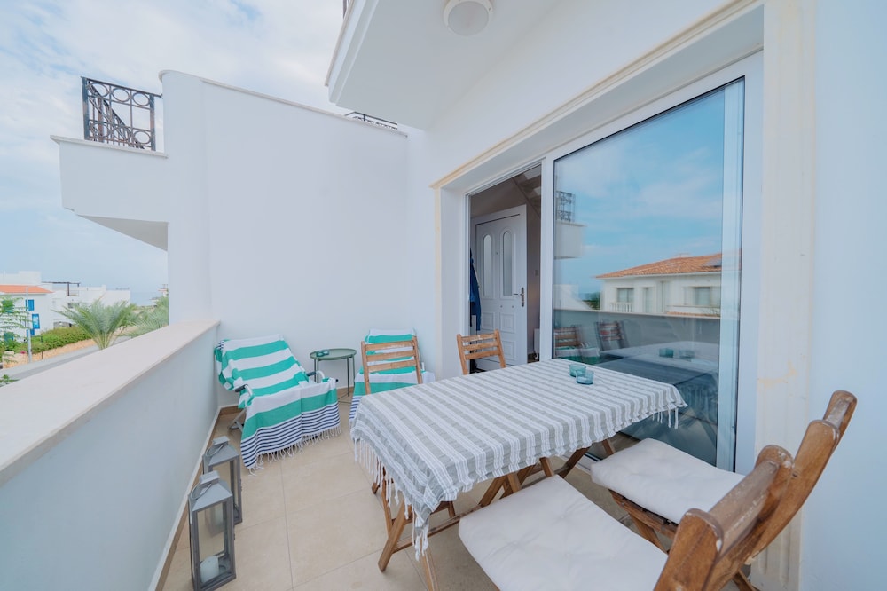 Modern Studio Apartment With Lovely sea View