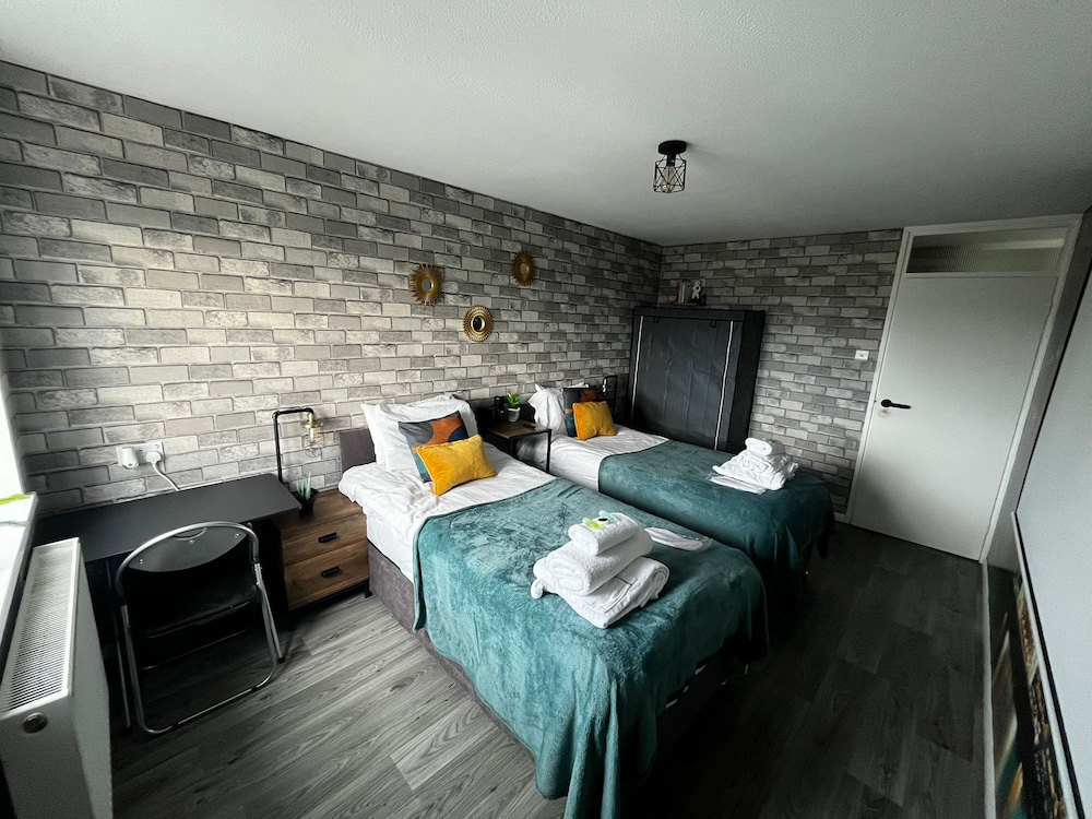 Bright & Modern 1-bedroom Flat in Central Brighton 2 Single Beds Walk to Beach