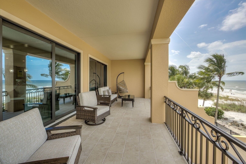 3552/3554 Big Kahuna Oasis: 10br, Pools & Beach Access 10 Bedroom Home