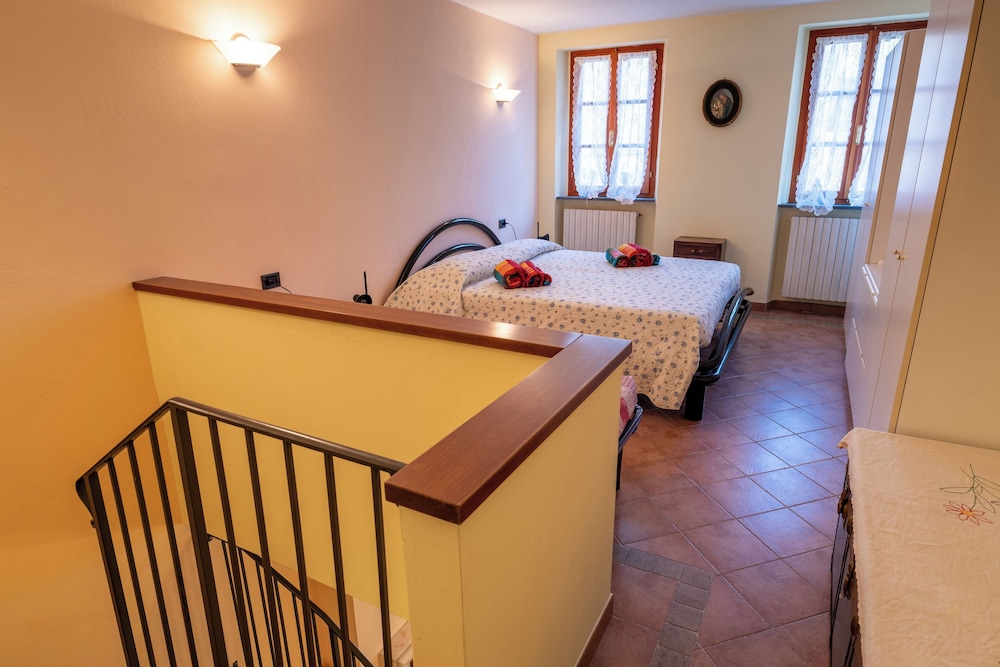 Suite Carla Cozy Apartment in Petrasanta Center