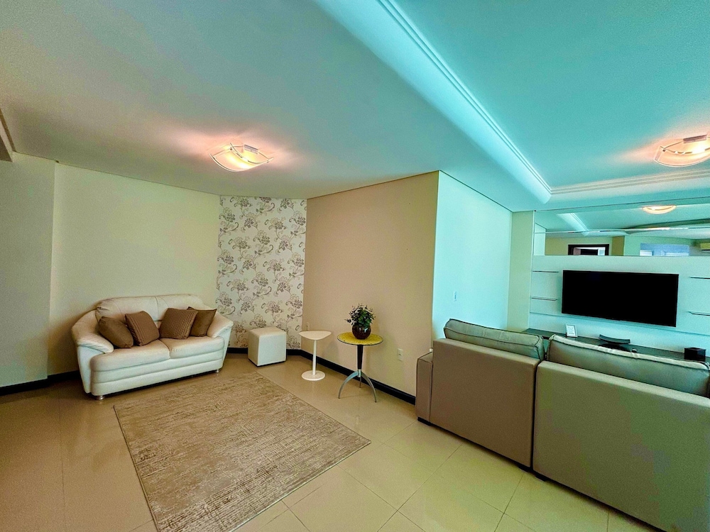 Apt w/ Gourmet Balcony Oceanfront Rkr0502