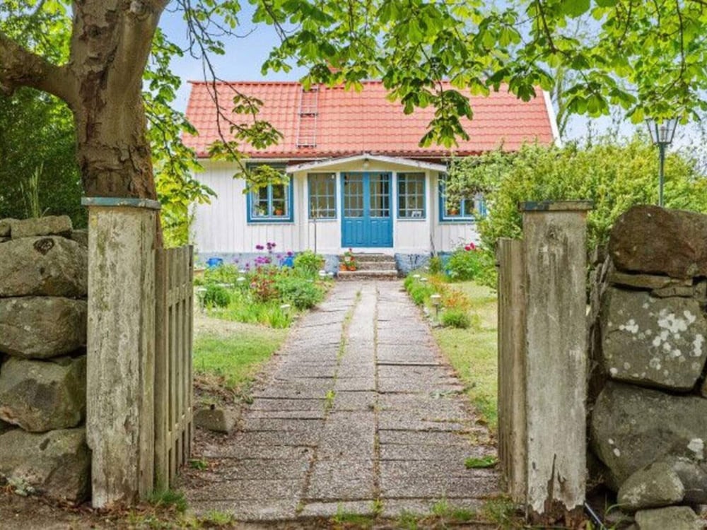 House With Guest Loft and Garden